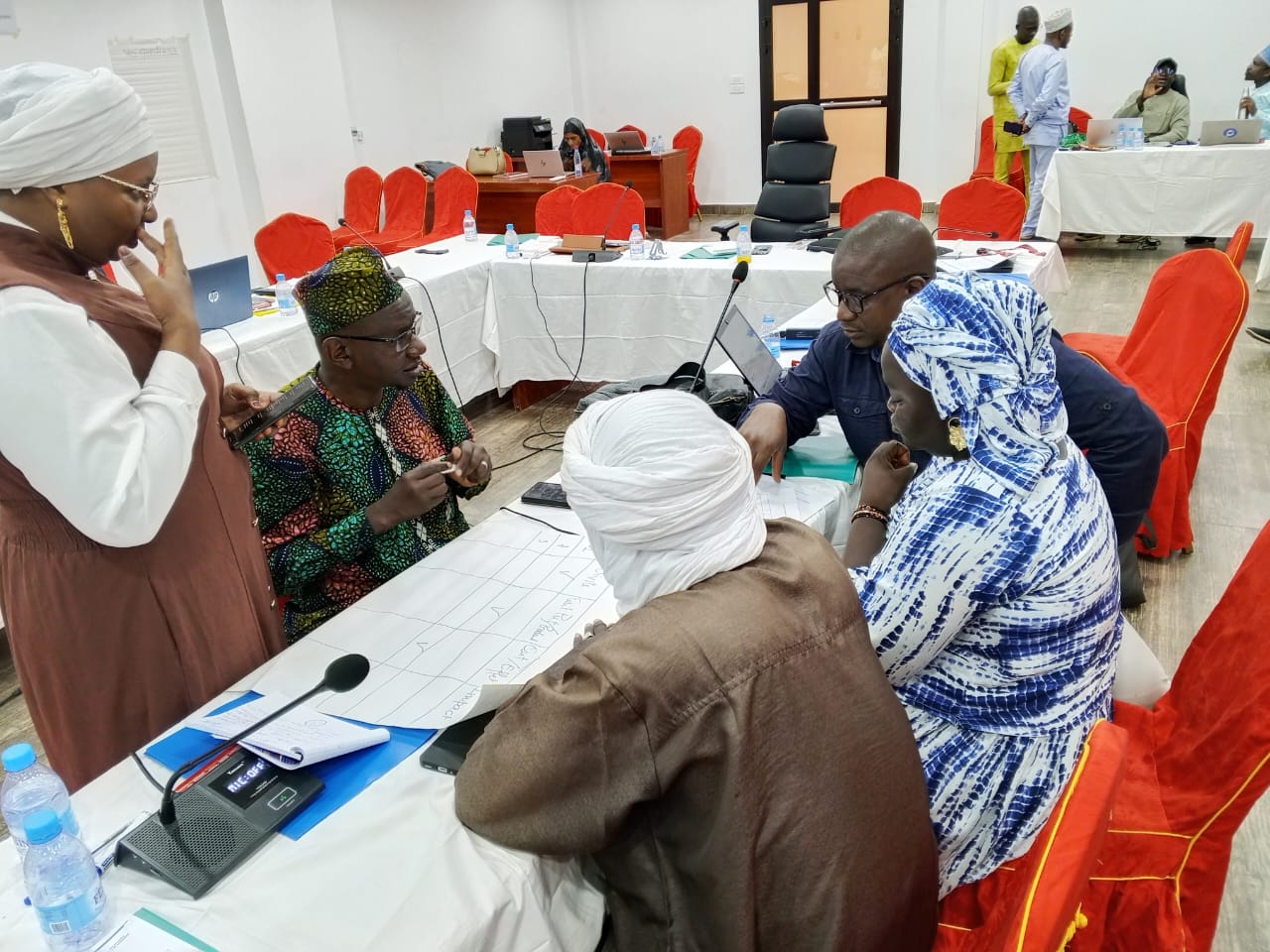 Travail en groupe pendant une formation SERA